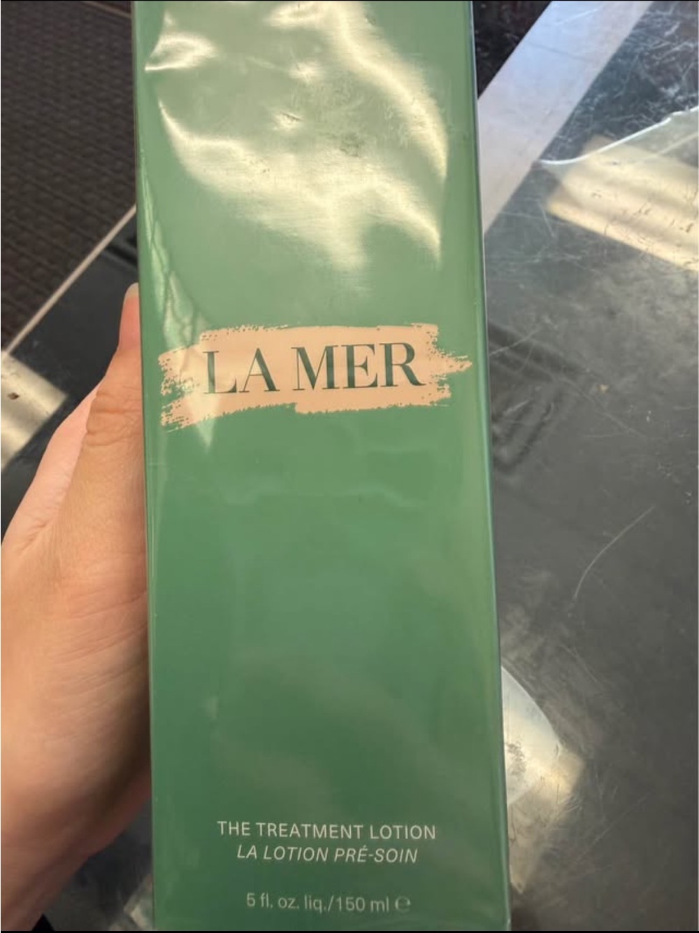 La Mer Treatment Lotion in green packaging